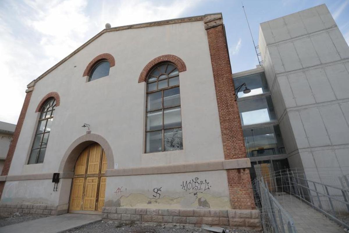 El patrimonio industrial del Port de Sagunt lleva 36 años sin proteger | DANIEL TORTAJADA