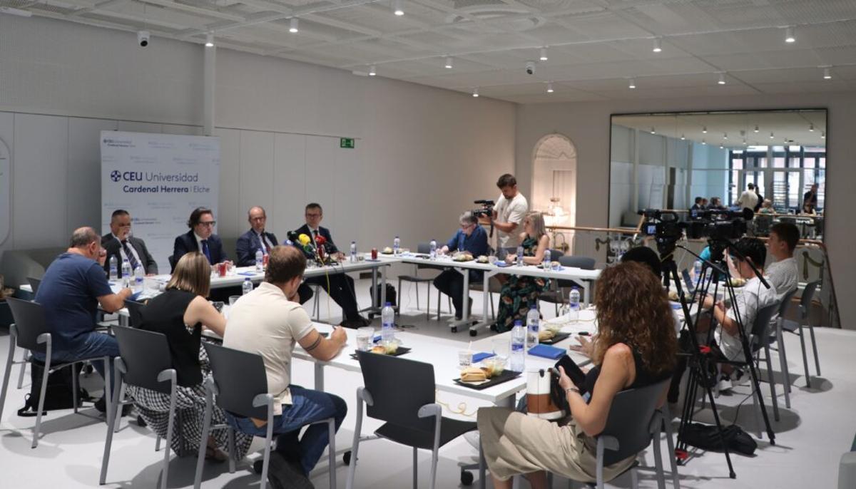 La primera promoción de Medicina en Elche estará formada por 50 estudiantes y contará con un seguimiento académico personalizado.