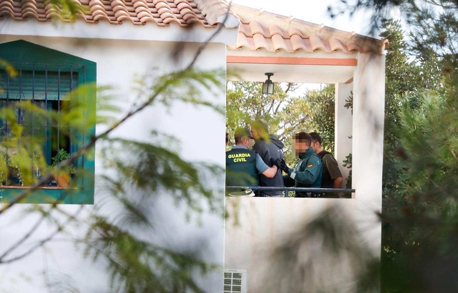 Tiroteo en Alicante: un hombre se atrinchera con una escopeta en un chalet de El Moralet y deja heridos a cinco guardias civiles