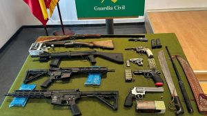 Imagen de las armas intervenidas en la operación
