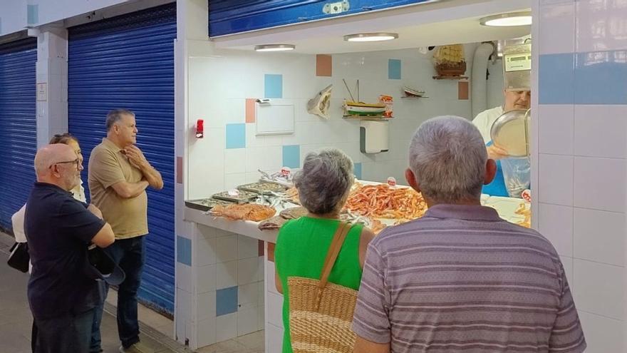 Los comerciantes piden posponer a septiembre el cierre del mercado de San Pedro Alcántara
