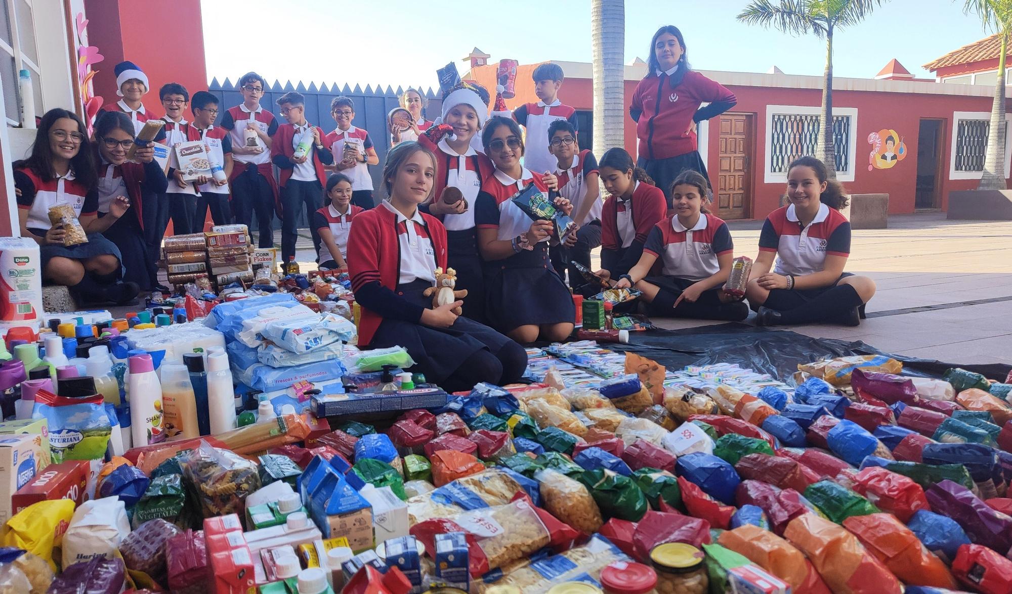 Recogida de alimentos y juguetes de los Colegios Arenas