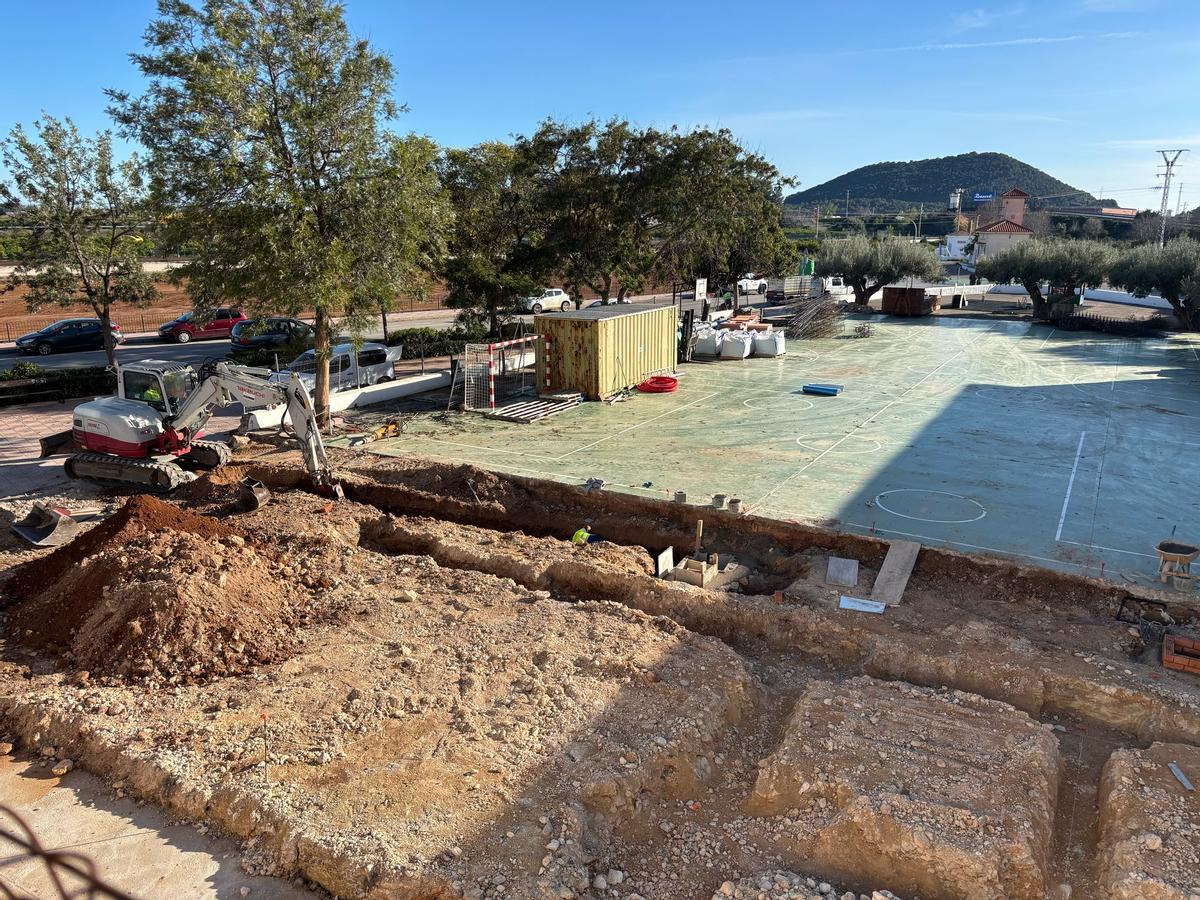 Foto de archivo de las obras del colegio de la Llosa.