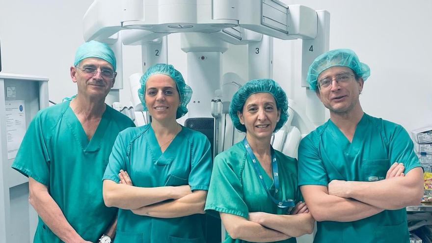 De izquierda a derecha: el Dr. Victorio Enrique Sanchis, Dra. Paloma Badía, Alicia Garrido y Dr. Oscar Piñero.