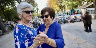 El baile del Bombé, agarrado y revuelto