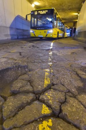 Mal estado y los baches en los accesos al intercambiador de Santa Catalina