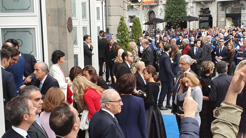 El ambiente a las puertas del Teatro Campoamor