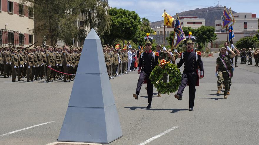 Parada militar en Las Palmas de Gran Canaria por el día de San Fernando