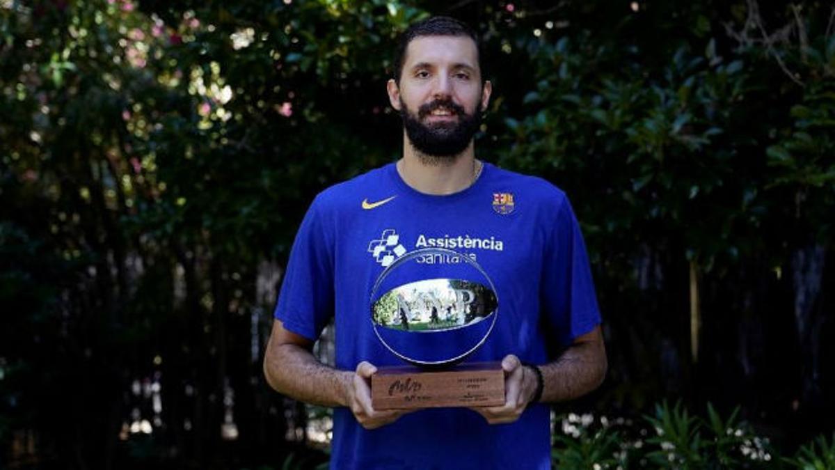 Así ha sido el momento en el que Mirotic ha recibido el MVP