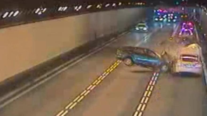 Impactantes imágenes de un accidente en un túnel en Barcelona