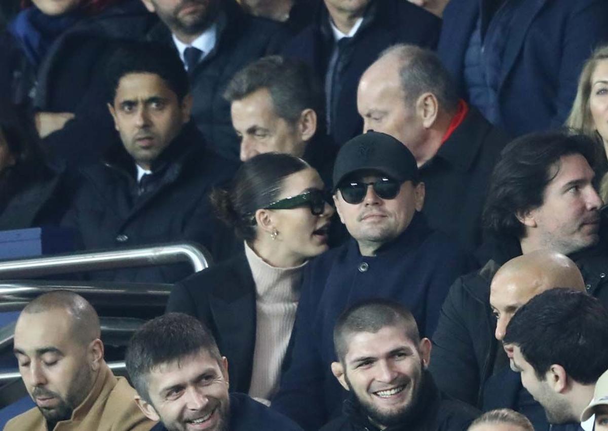 Leonardo DiCaprio y Camila Morrone, juntos viendo un partido de fútbol