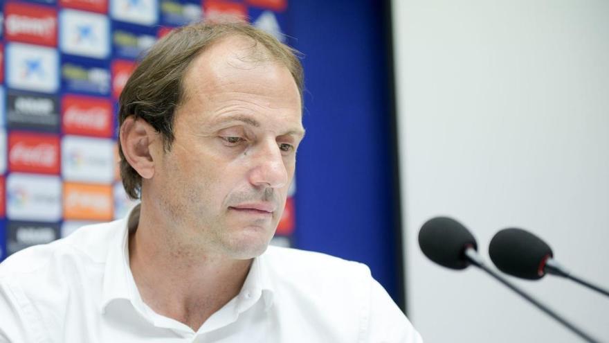 Francesc Arnau durante la rueda de prensa de presentación de Nahuel con el Real Oviedo