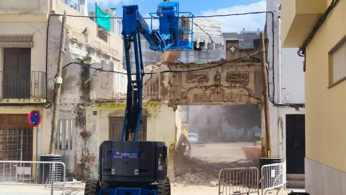 La pérdida de la portalada de la Torre Ballester aviva la polémica patrimonial en Vinaròs