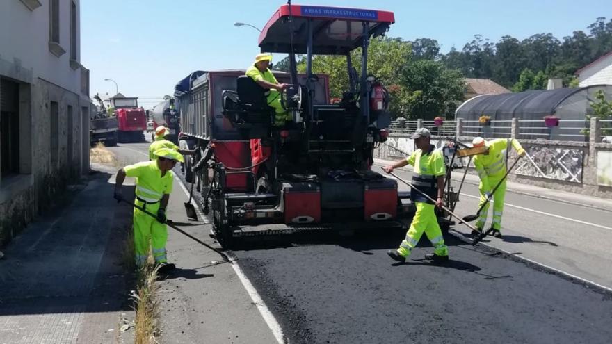 Trabajadores de Arias Infraestructuras, en una imagen de archivo. |   // L. O.