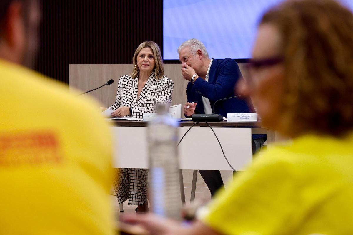 Así ha sido la reunión de los sindicatos con la consellera Carmen Ortí: ha durado 10 minutos después del no rotundo de los sindicatos