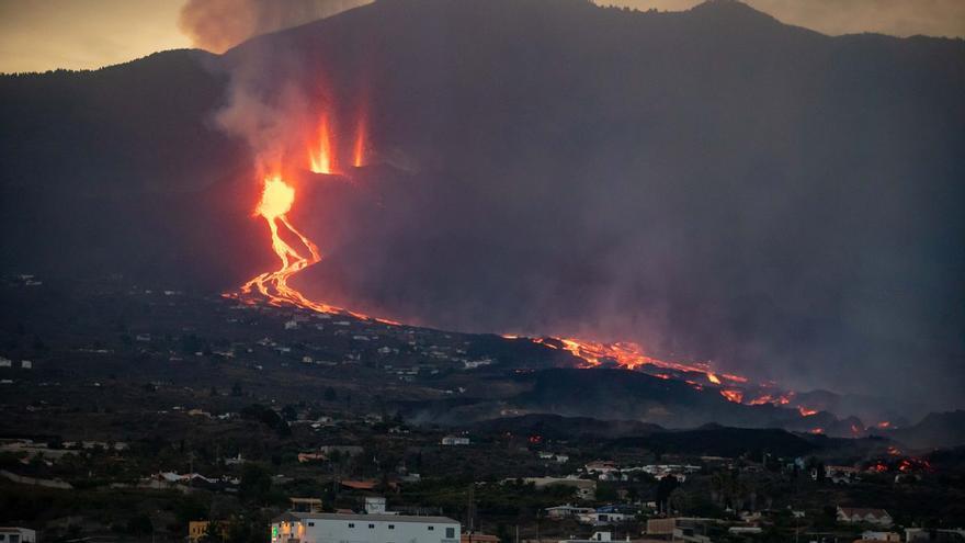 El volcà de la Palma afecta ja a gairebé mil edificis i cobreix de lava 338 hectàrees