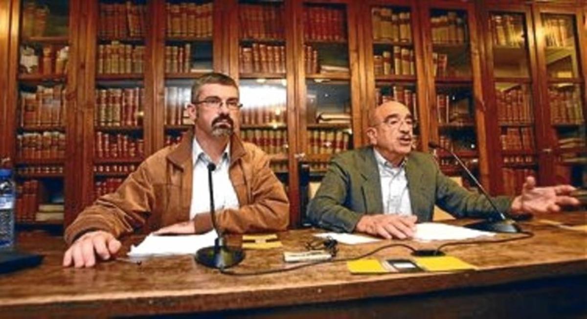 Un aspecte del debat que es va portar a terme ahir a la tarda a l’Ateneu Barcelonès. Un aspecte del debat que es va portar a terme ahir a la tarda a l’Ateneu Barcelonès.