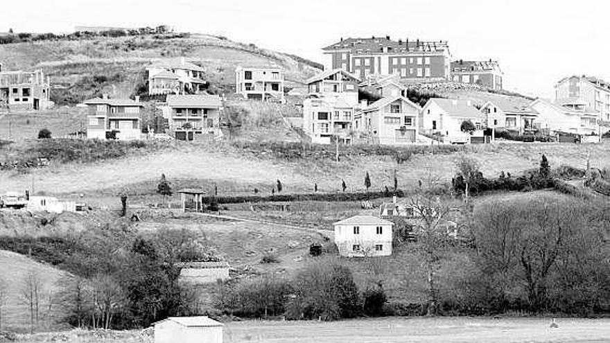 La zona por la que Candás ampliará su núcleo urbano, junto a la urbanización de Piñeres.