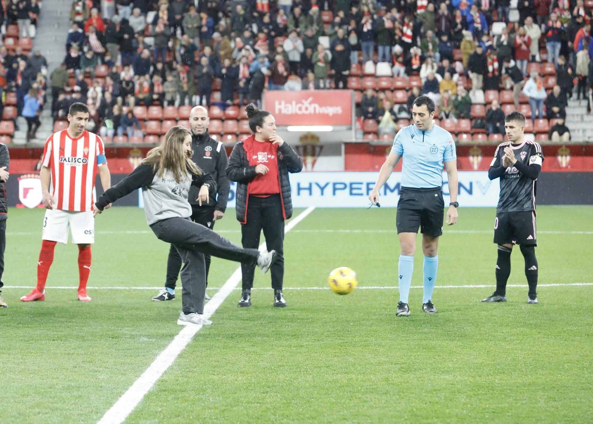 EN IMÁGENES: Partido y ambiente del Sporting-Albacete en El Molinón