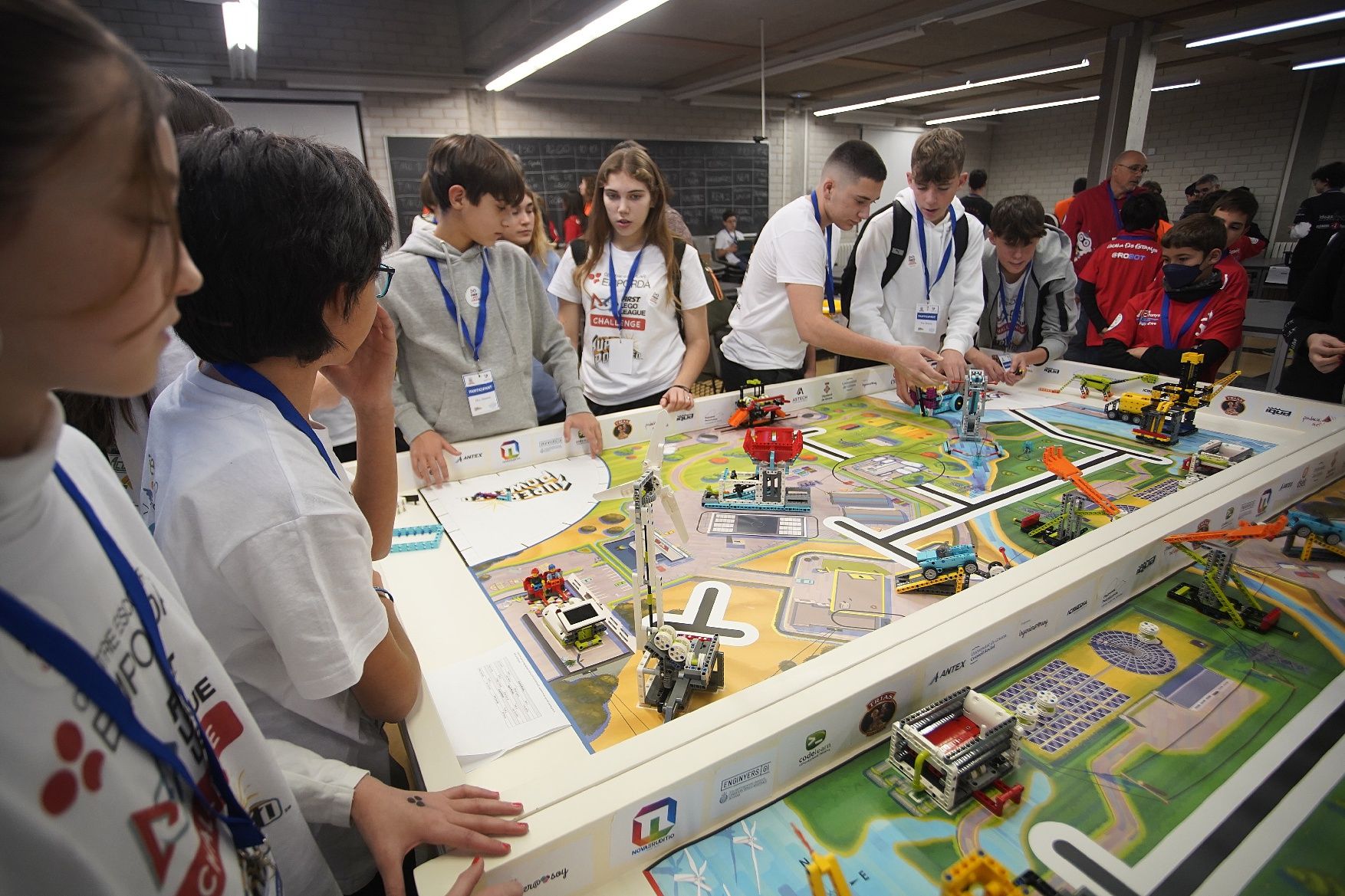 Les imatges de la «First Lego League» a Girona