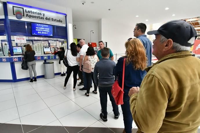 22/12/2019 TELDE.  Lotería de Navidad en Telde. CC El Mirador administración El Mirador y en CC La Mareta la administración La Brujita.  Fotógrafa: YAIZA SOCORRO.  | 22/12/2019 | Fotógrafo: Yaiza Socorro