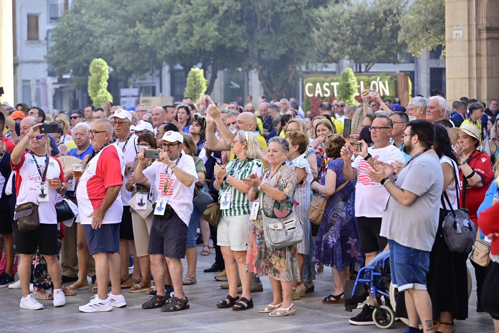 Galería | Un millar de peñistas toman Castellón