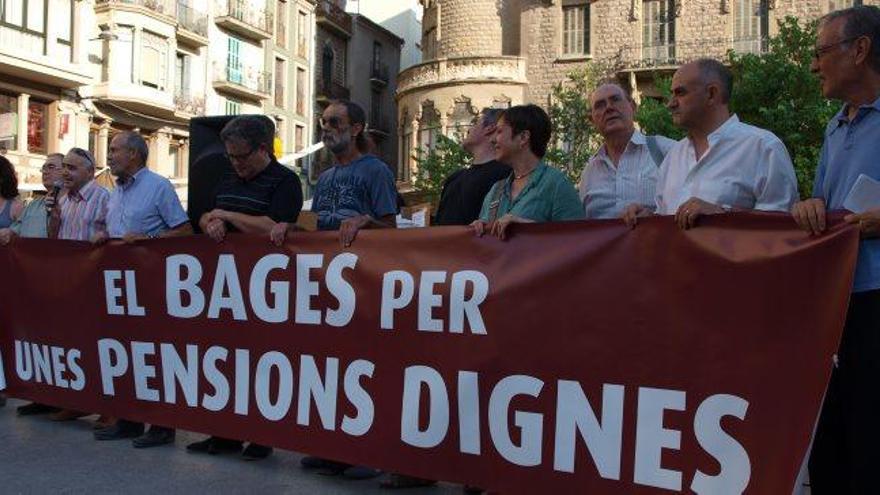 La federació de barris posa en el punt de mira les pensions, la llum i el gas