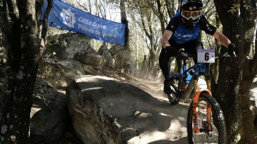 Nathan Secondi, campió de l’Enduro Salines, en acció el diumenge passat a Maçanet. | LLUÍS VILA