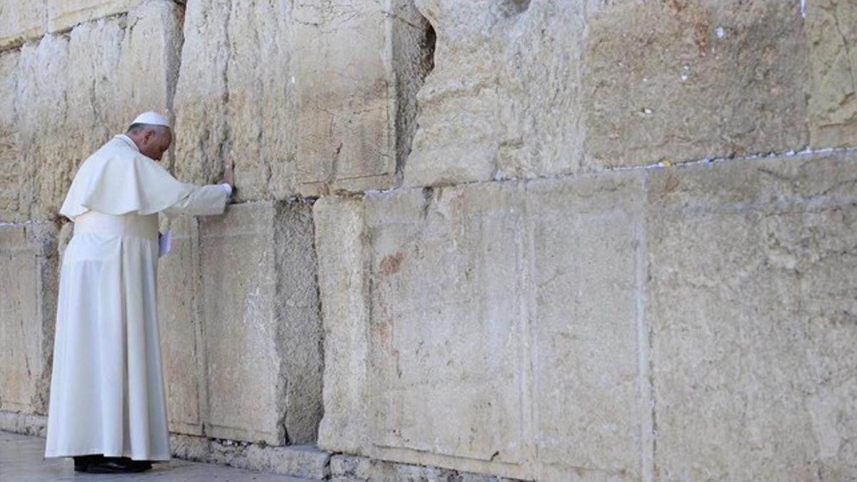 El Papa, en el Muro de las Lamentaciones, este lunes en Jerusalén.