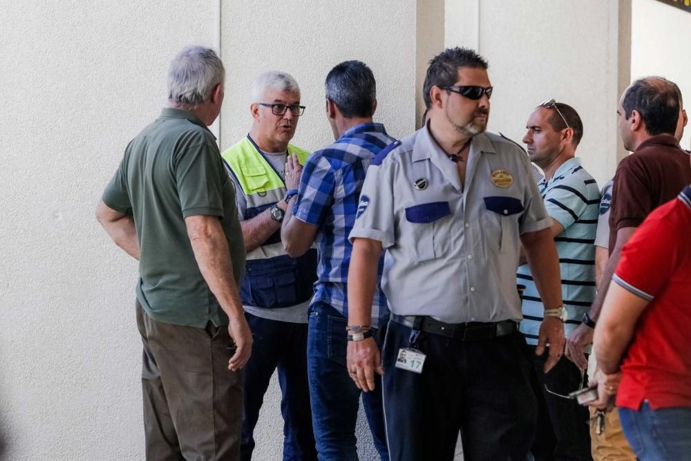 Los taxistas del aeropuerto suspenden sus servicios en protesta por la piratería