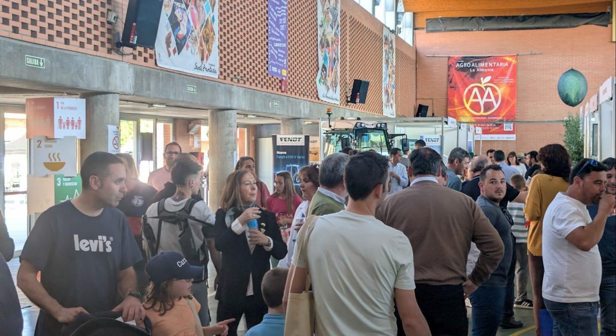 La feria contó con una gran afluencia de visitantes.  | SERVICIO ESPECIAL