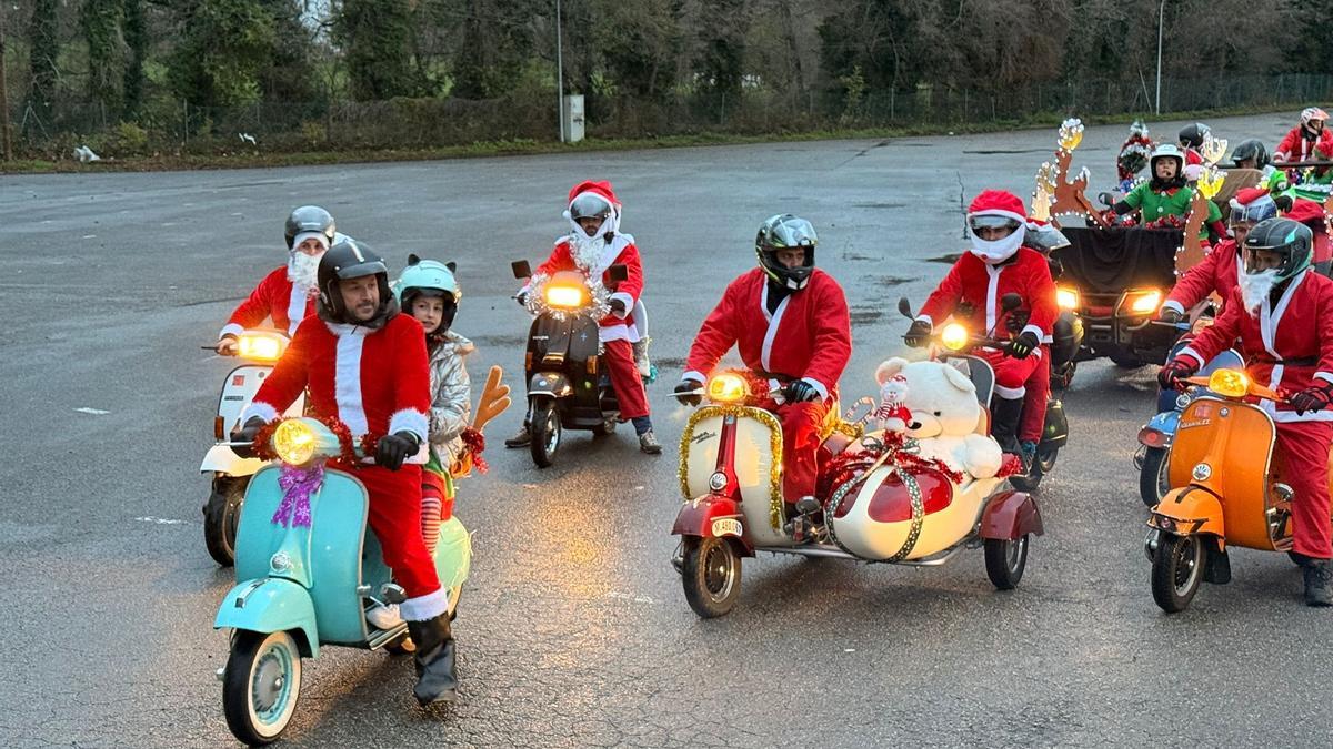 Papanoelada motera y solidaria en Cangas del Narcea