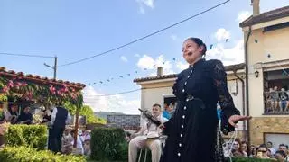 La peña El Chole gana el concurso de carrozas de Valdesoto con «Los Bribon, shhh que ye secreto»