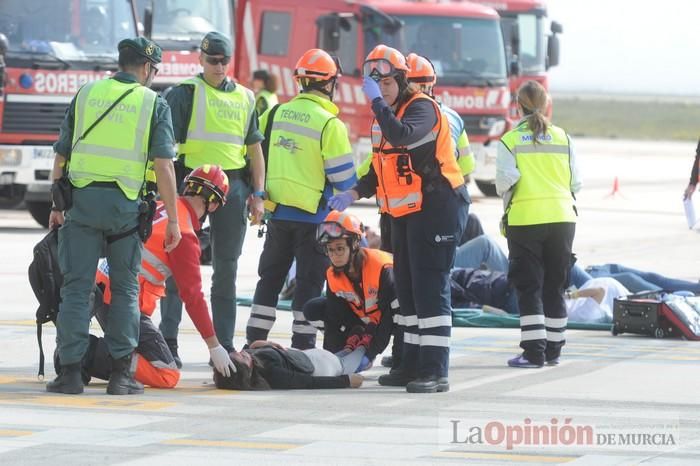 Simulan un accidente aéreo en aeropuerto