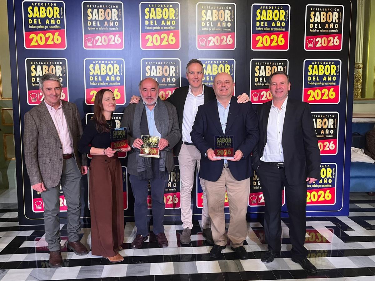 Representantes de InterLázaro en el photocall de los Premios Sabor del Año.