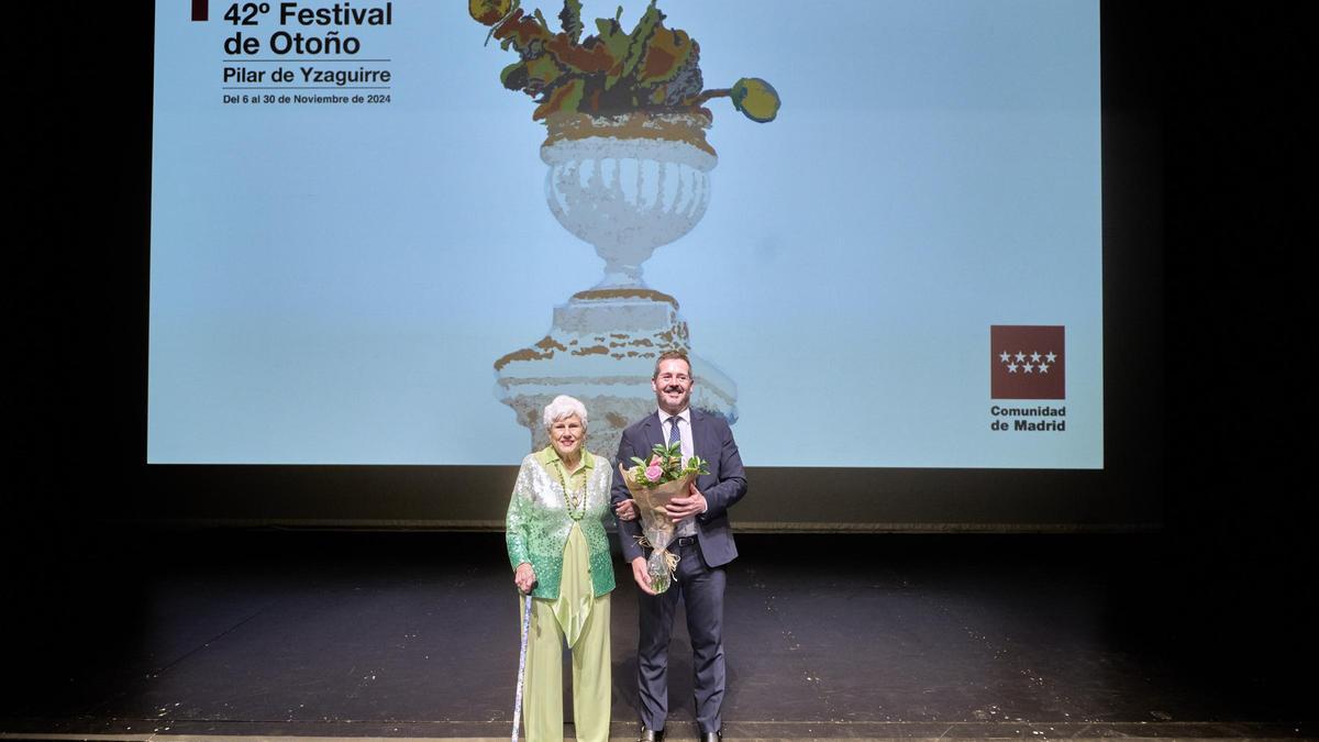 Pilar de Yzaguirre, directora y Mariano de Paco, consejero de Cultura, Turismo y Deporte, en la presentación de la nueva edición del Festival de Otoño