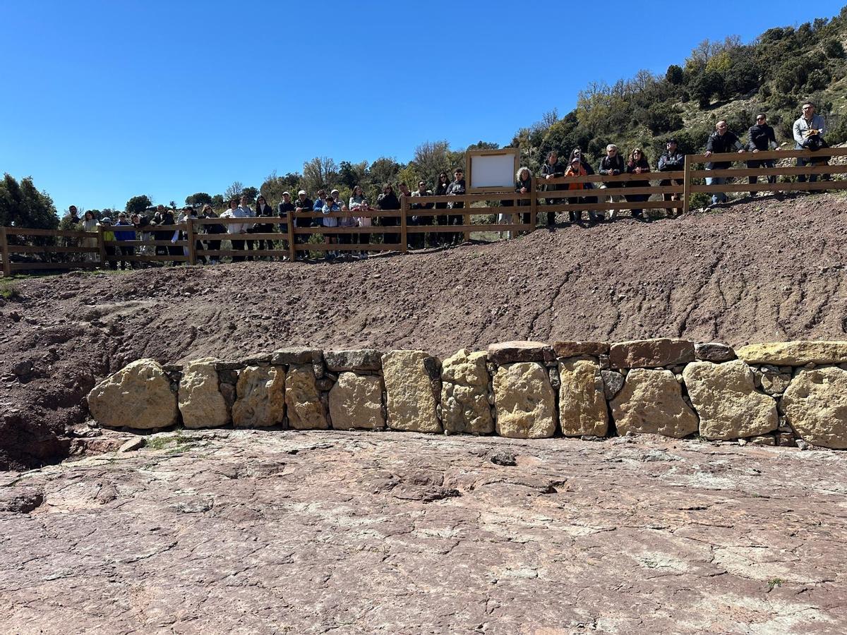 La ruta familiar lleva hasta las huellas del Mas del Romeu.