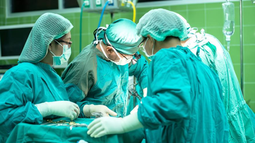 Escurcen sis centímetres el penis a un pacient durant una operació en un hospital de Cartagena