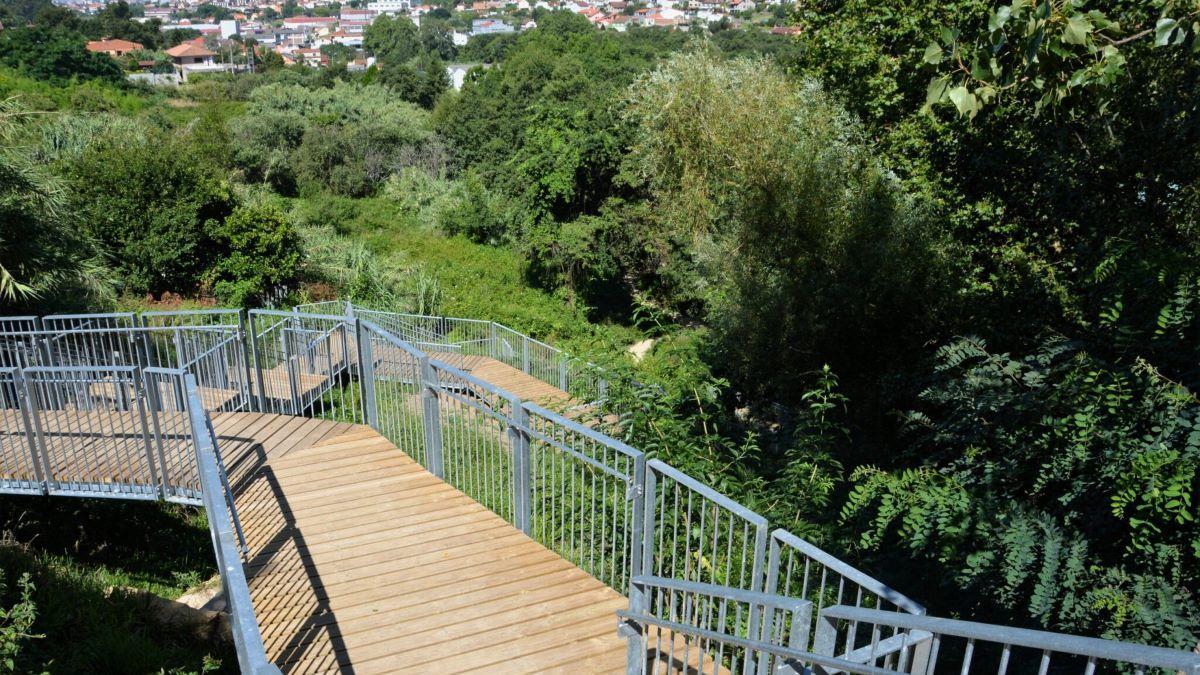 Escalera mirador del río Lagares.
