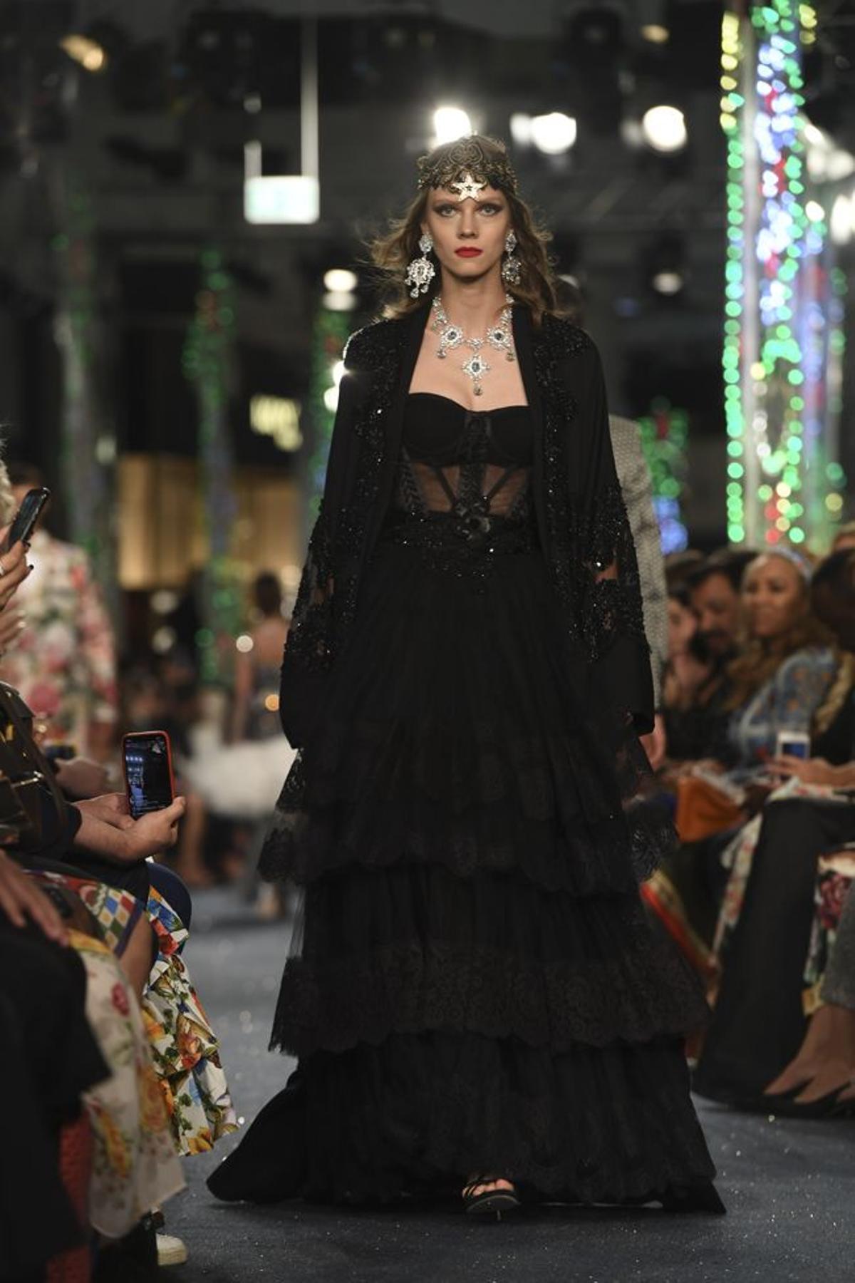 Desfile de presentación de la nueva tienda de Dolce &amp; Gabbana en Dubai - Look 17