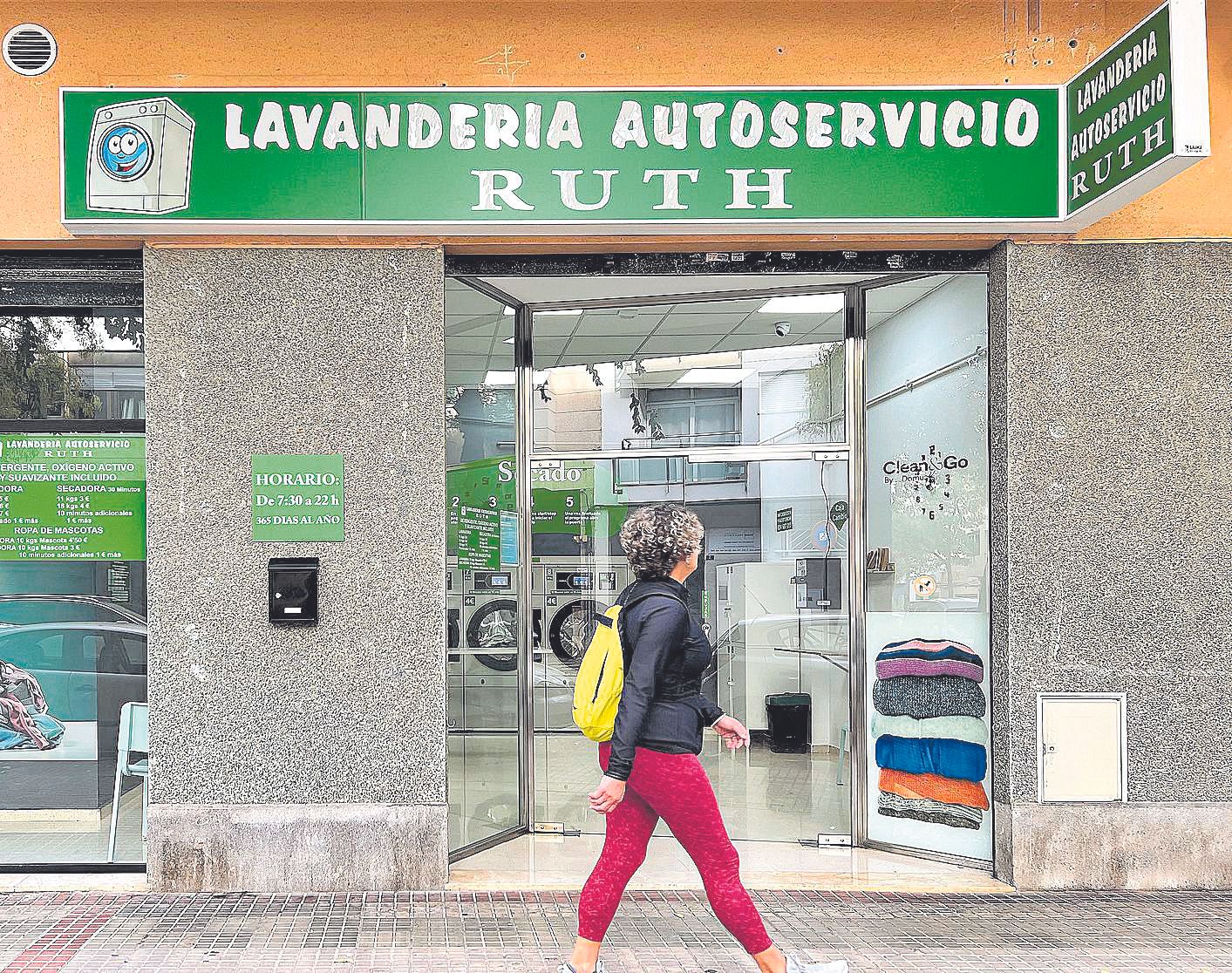 Lavandería Ruth en la calle Miquel Capllonch.