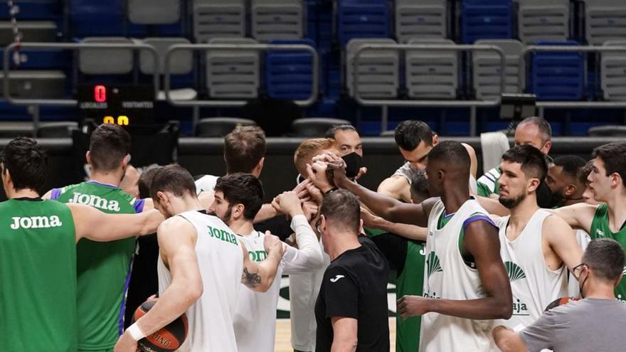 Unicaja - Bilbao Basket: La lucha por jugar el play off empieza en Bilbao