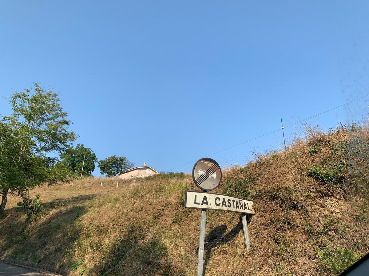 Carretera en dirección a La Castañal.