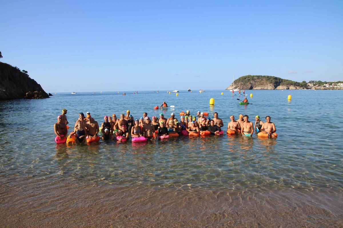 Les imatges de la nedada per reclamar més protecció pels nedadors de la Costa Brava Les imatges de la nedada per reclamar més protecció pels nedadors de la Costa Brava