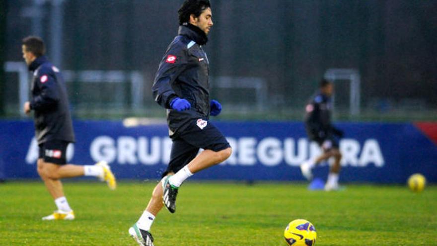 Sílvio en un entrenamiento del Deportivo en Abegondo.