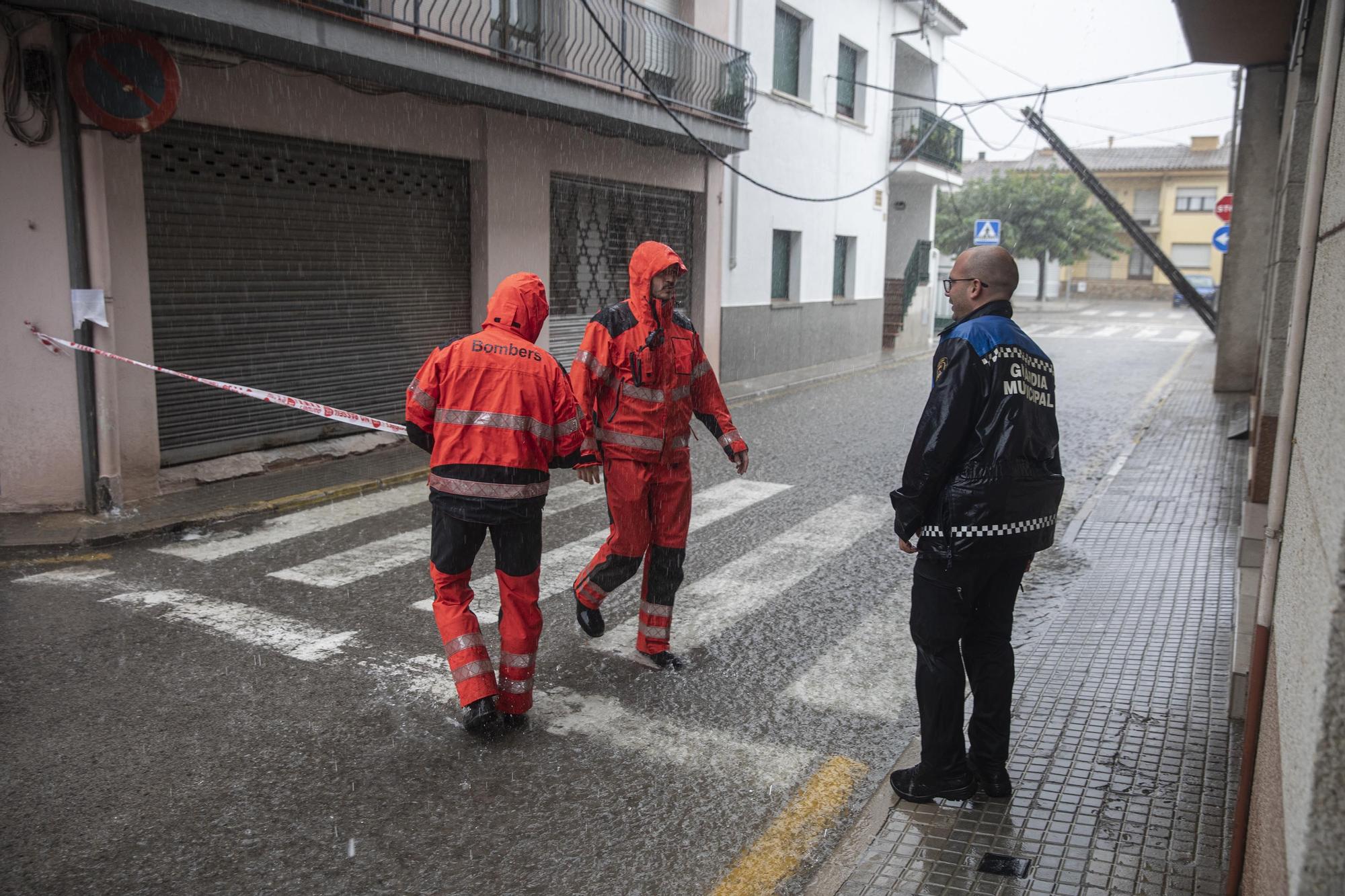 Tarda de pluges intenses que causen lleus inundacions i destrosses a les comarques gironines