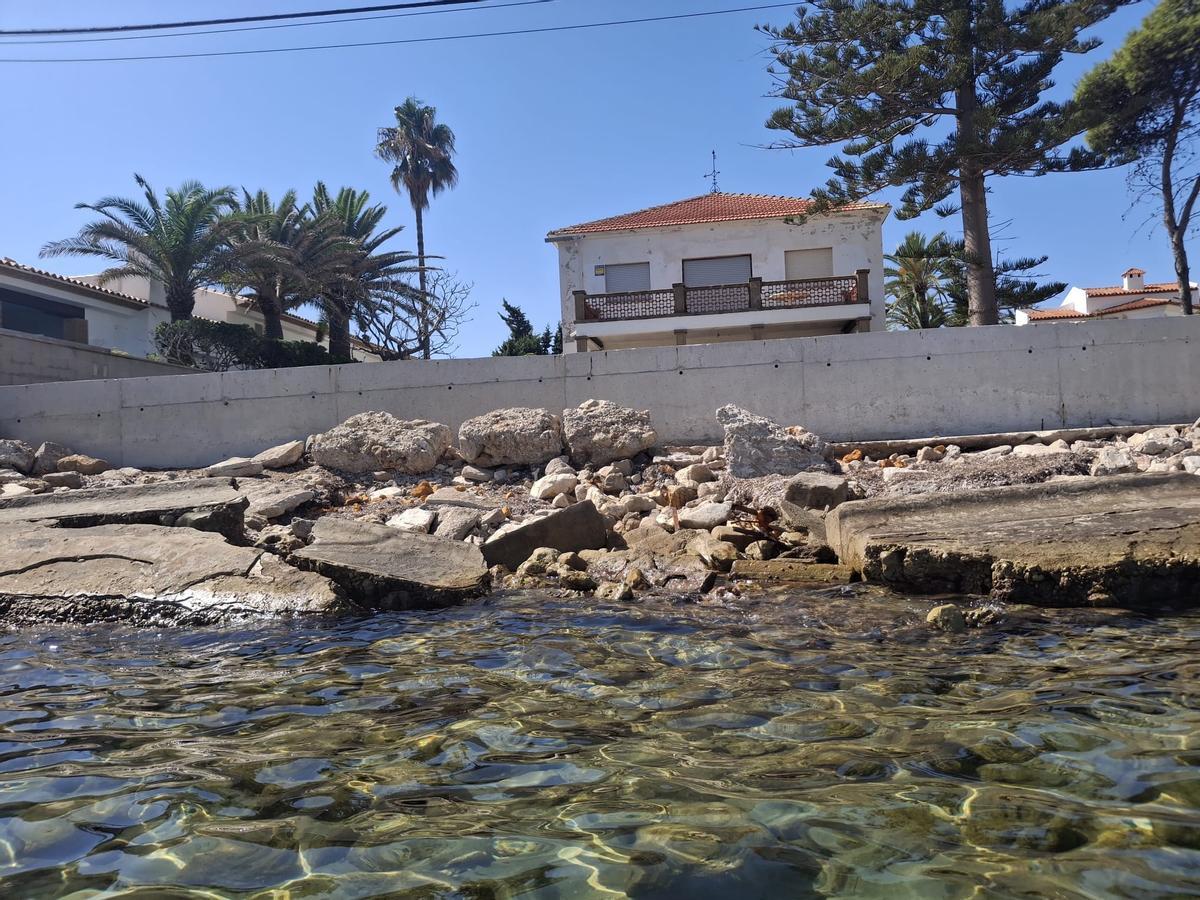 Zambullirse en una playa en ruinas en Dénia (imágenes) Zambullirse en una playa en ruinas en Dénia (imágenes)