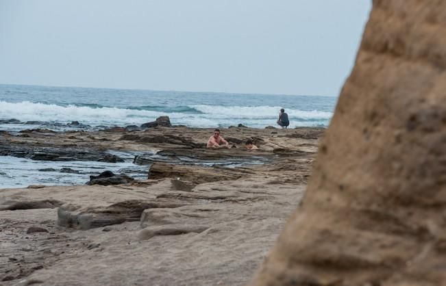 Dia de lunes festivo en la Playa del Confital