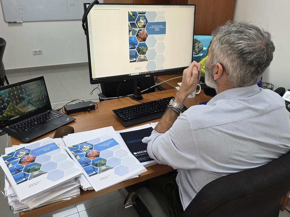 Un trabajador de la Plataforma Oceánica de Canarias (Plocan).