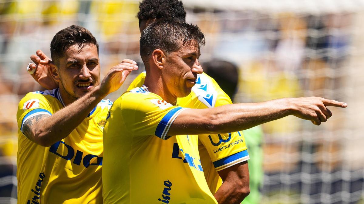 Alcaraz celebra su gol anate el Getafe.